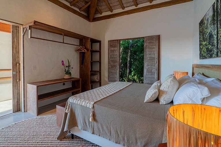 Bah074 - Imposing house over Trancoso River valley