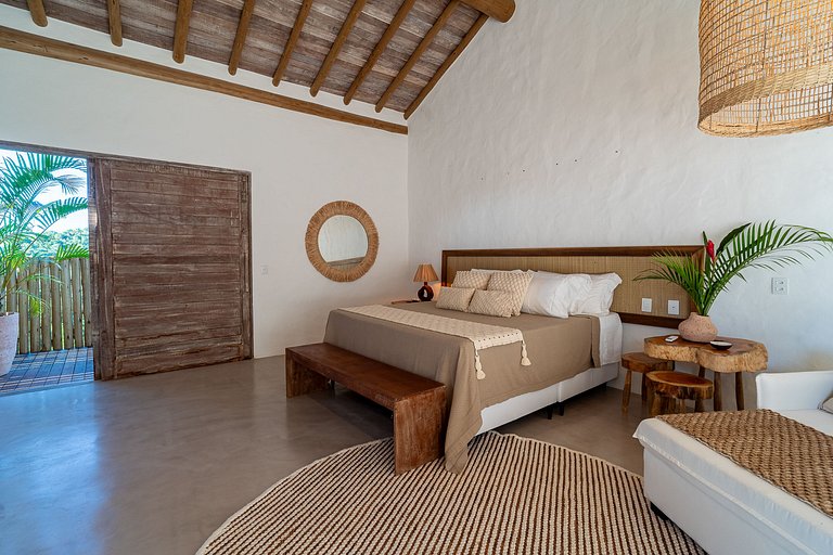 Bah074 - Imposing house over Trancoso River valley