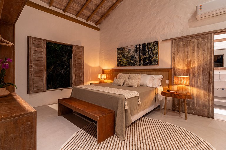 Bah074 - Imposing house over Trancoso River valley