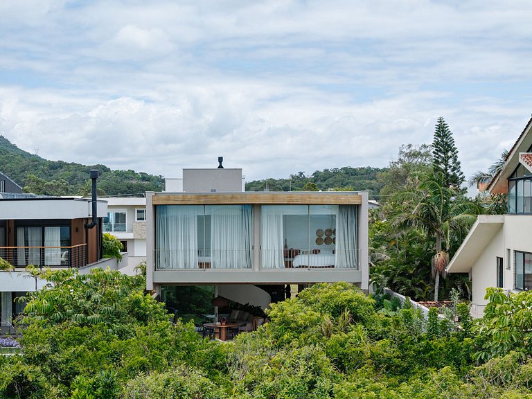 Flo025 - Luxury villa with sea view in Florianpolis