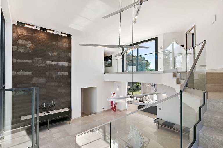 Azu053 - Exceptional Contemporary Villa