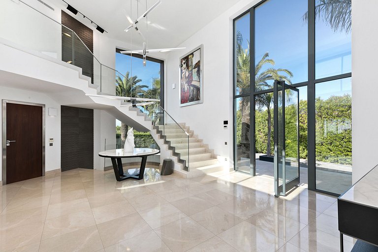 Azu053 - Exceptional Contemporary Villa