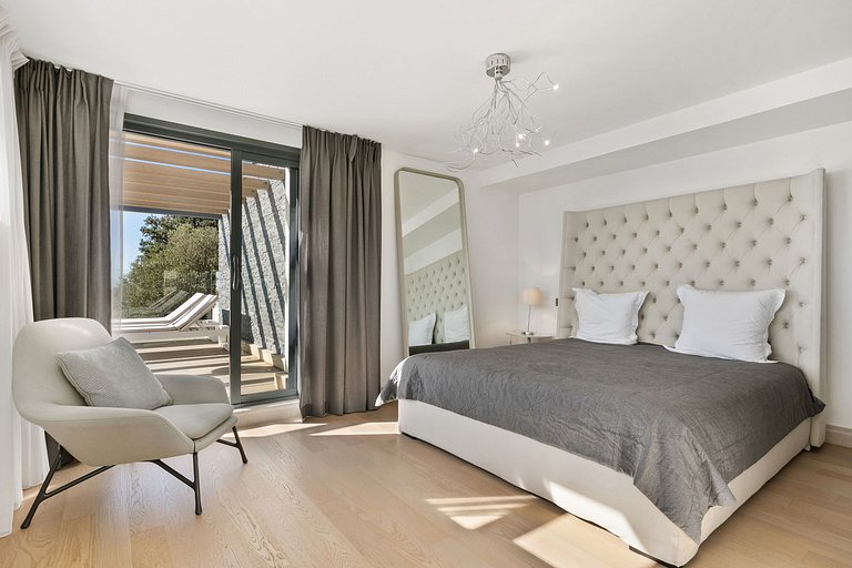 Azu053 - Exceptional Contemporary Villa