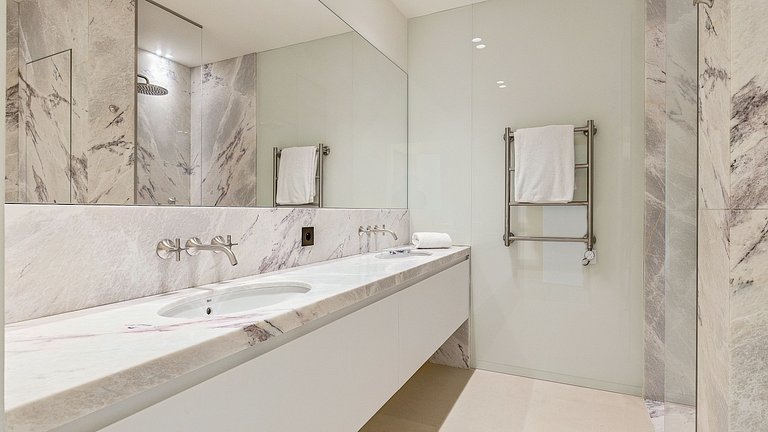 Azu089 - Villa néo-provençale avec vues mer