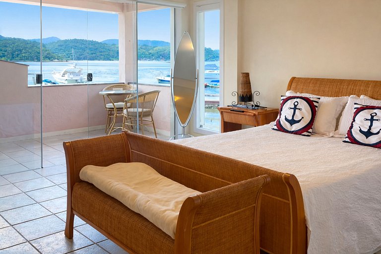 Ang053 - Beautiful waterfront mansion