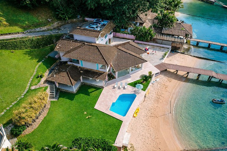 Ang053 - Beautiful waterfront mansion