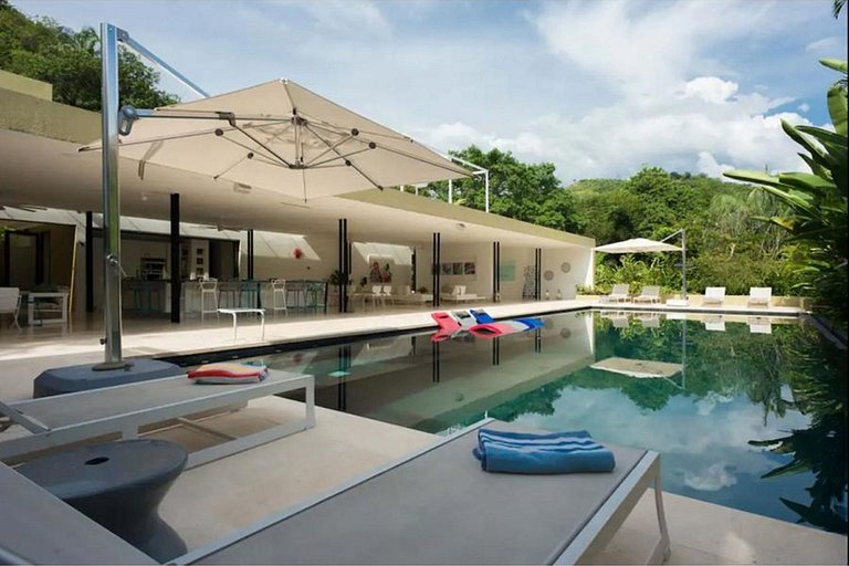 Anp083 – Villa contemporânea com piscina em Mesa de Yeguas