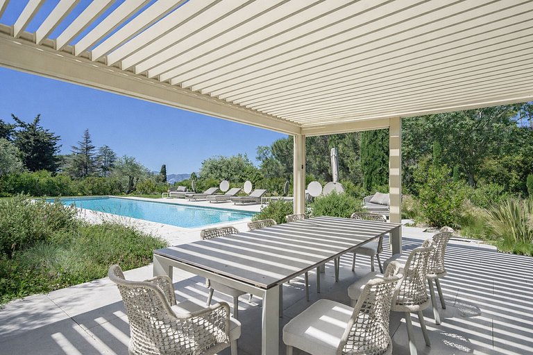 Azu128 – Elegante villa com jardim, piscina em Cannes