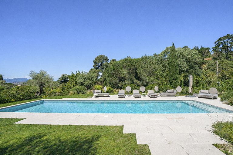 Azu128 – Elegant garden villa with pool in Cannes