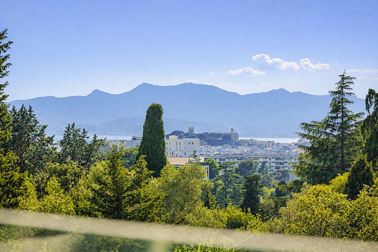 Azu128 – Élégante villa avec jardin, piscine à Cannes