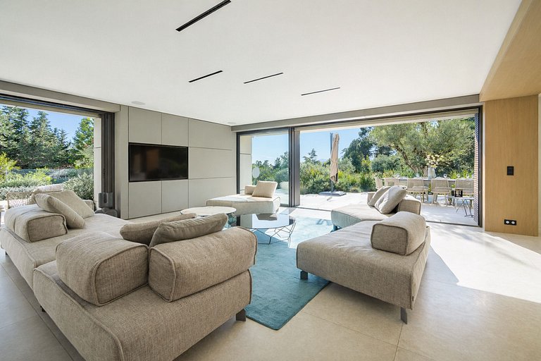 Azu128 – Elegant garden villa with pool in Cannes