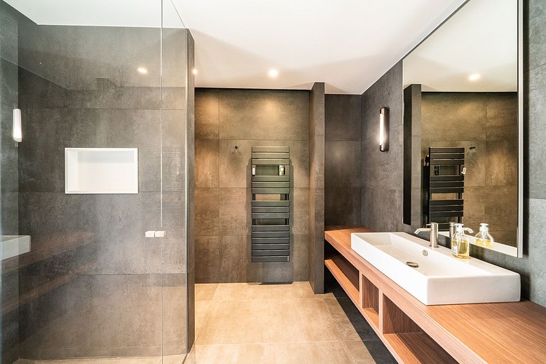 Azu128 – Elegant garden villa with pool in Cannes