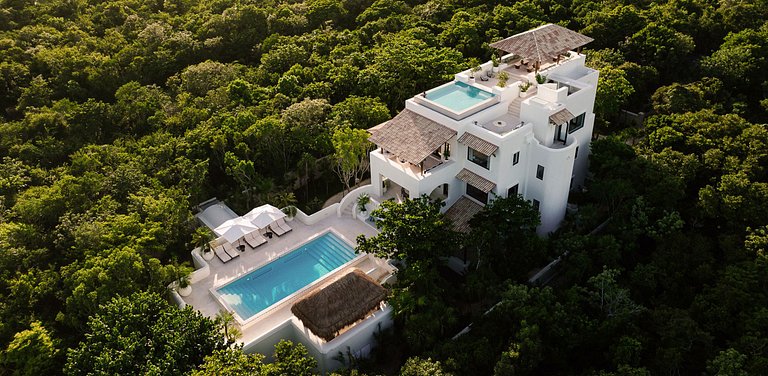 Xpu002 – Private beachfront villa with rooftop terraces in X