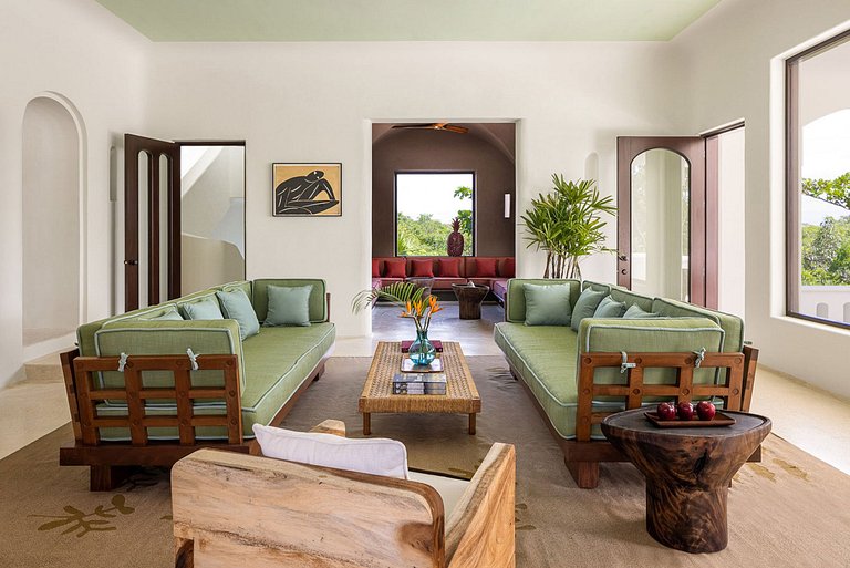 Xpu002 – Private beachfront villa with rooftop terraces in X