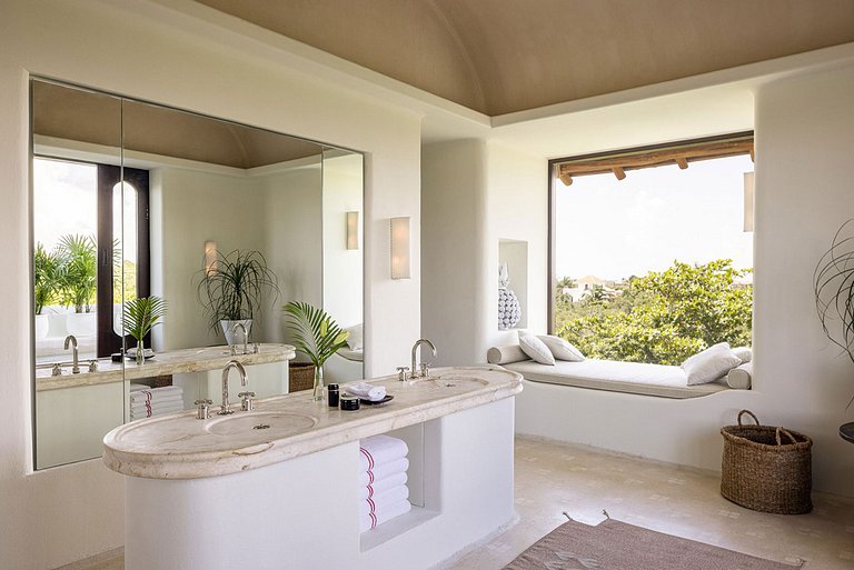 Xpu002 – Private beachfront villa with rooftop terraces in X