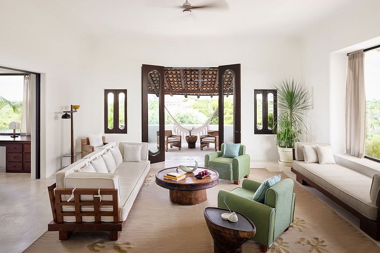 Xpu002 – Private beachfront villa with rooftop terraces in X