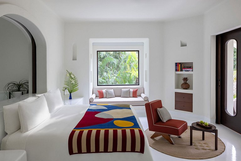 Xpu002 – Private beachfront villa with rooftop terraces in X