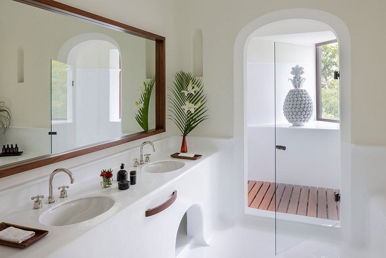 Xpu002 – Private beachfront villa with rooftop terraces in X