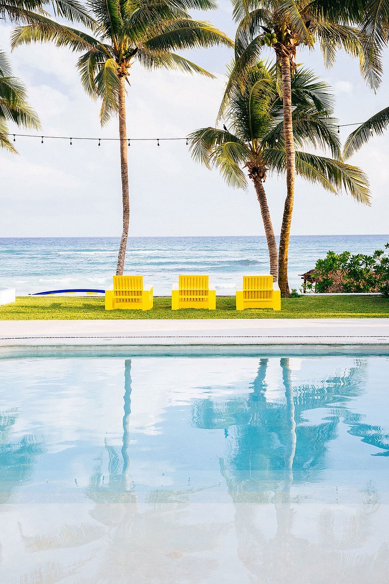 Xpu002 – Private beachfront villa with rooftop terraces in X