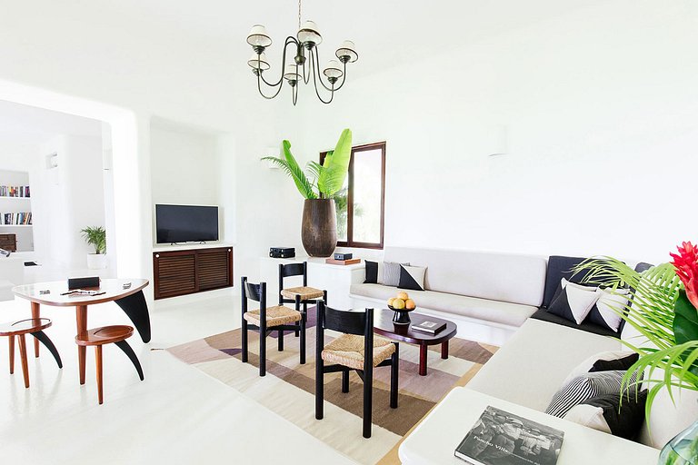 Xpu002 – Private beachfront villa with rooftop terraces in X