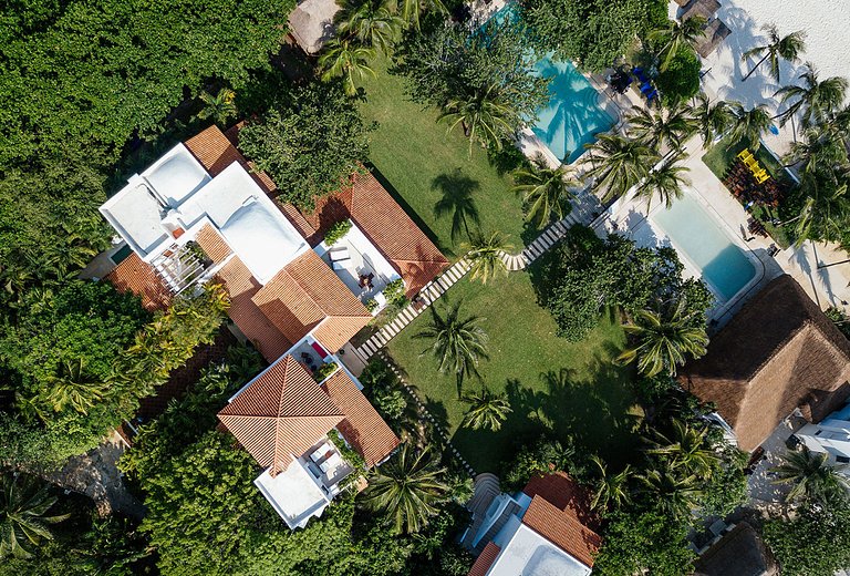 Xpu002 – Private beachfront villa with rooftop terraces in X