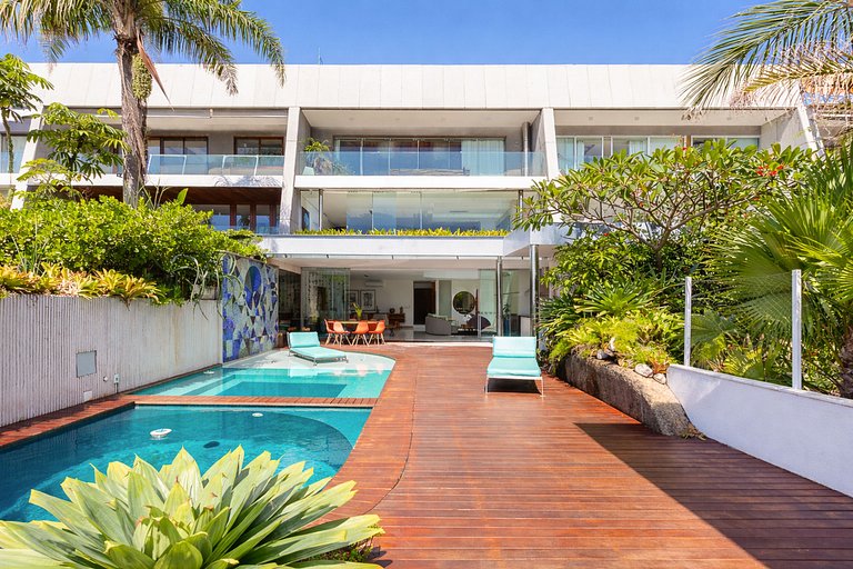 Rio006 - Exceptional Oceanfront Residence in Leblon