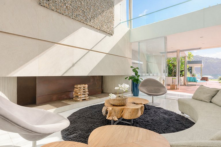 Rio006 - Exceptional Oceanfront Residence in Leblon