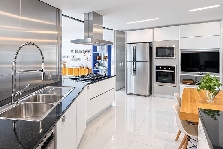 Rio006 - Exceptional Oceanfront Residence in Leblon