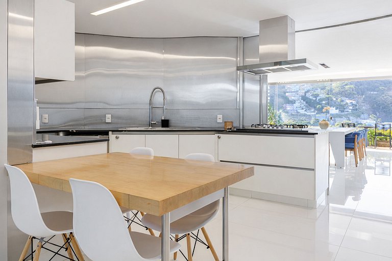 Rio006 - Exceptional Oceanfront Residence in Leblon