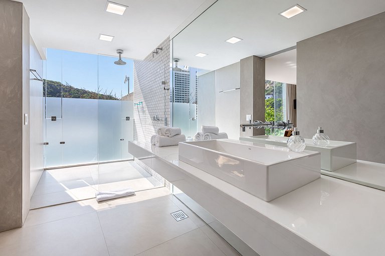 Rio006 - Exceptional Oceanfront Residence in Leblon