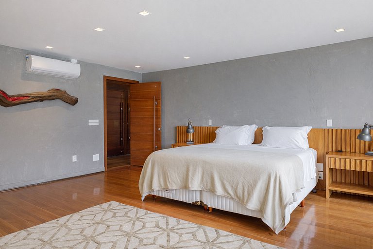 Rio006 - Exceptional Oceanfront Residence in Leblon