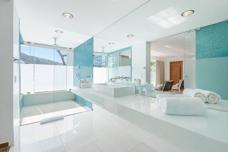 Rio006 - Exceptional Oceanfront Residence in Leblon