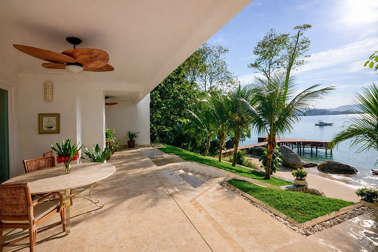 Ang046 - Beautiful beachfront mansion in Angra dos Reis