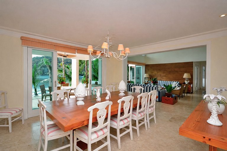 Ang046 - Beautiful beachfront mansion in Angra dos Reis