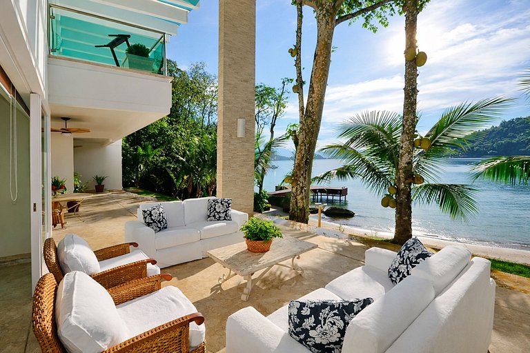 Ang046 - Beautiful beachfront mansion in Angra dos Reis