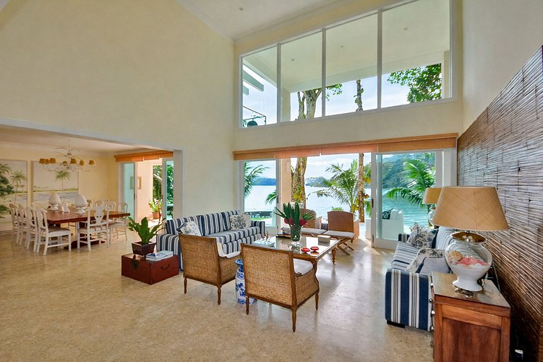 Ang046 - Beautiful beachfront mansion in Angra dos Reis