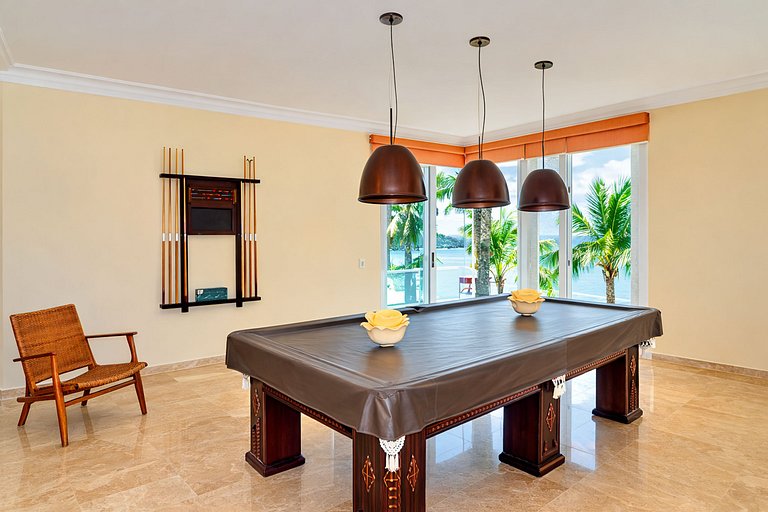 Ang046 - Hermosa mansión frente al mar en Angra dos Reis