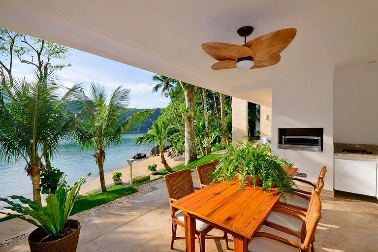 Ang046 - Beautiful beachfront mansion in Angra dos Reis