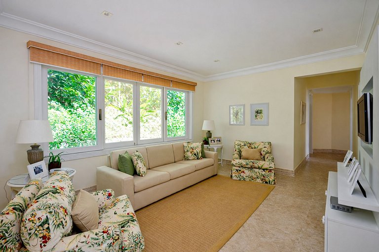 Ang046 - Beautiful beachfront mansion in Angra dos Reis