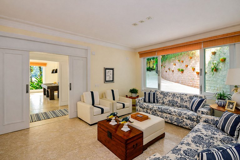 Ang046 - Beautiful beachfront mansion in Angra dos Reis