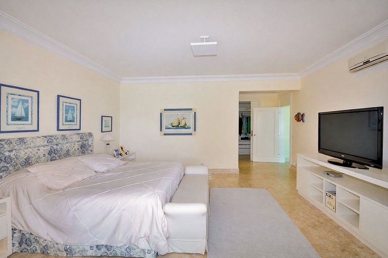 Ang046 - Beautiful beachfront mansion in Angra dos Reis