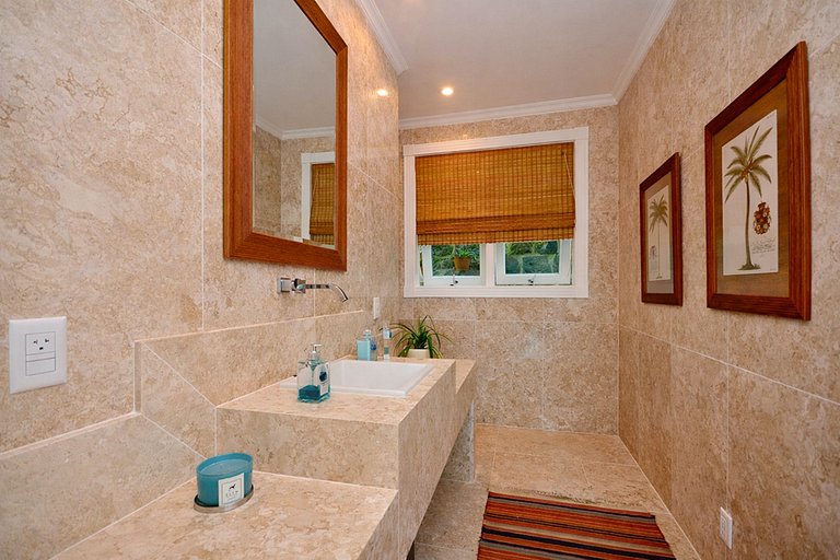 Ang046 - Beautiful beachfront mansion in Angra dos Reis