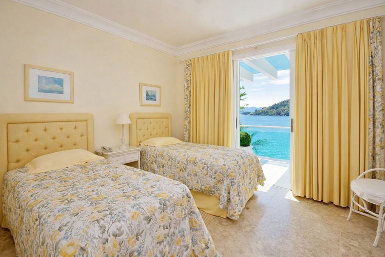 Ang046 - Beautiful beachfront mansion in Angra dos Reis