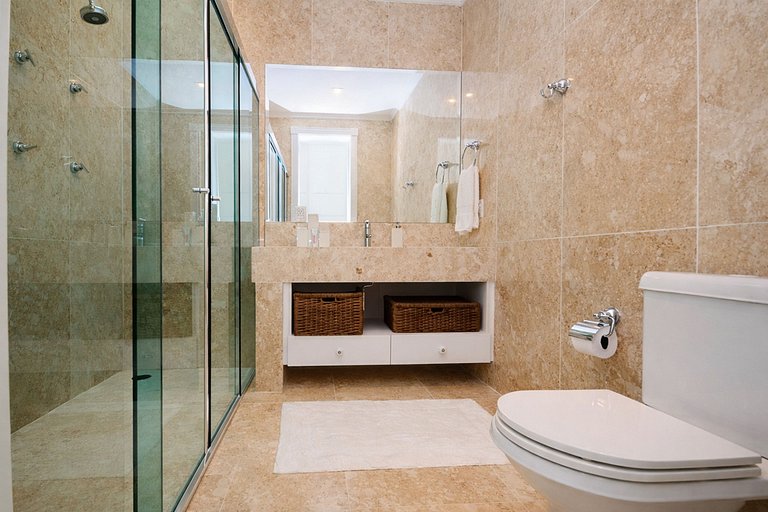 Ang046 - Hermosa mansión frente al mar en Angra dos Reis