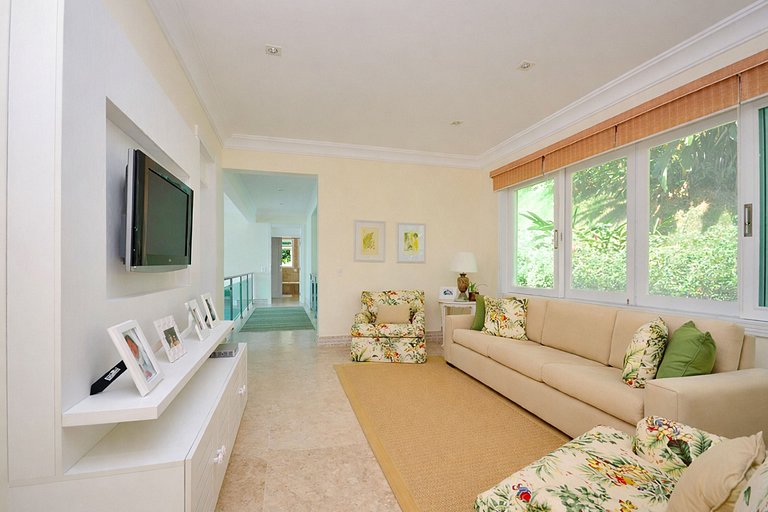 Ang046 - Beautiful beachfront mansion in Angra dos Reis