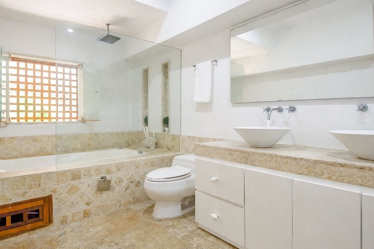 Car002 - Exceptional Luxury Apartment with Private Pool