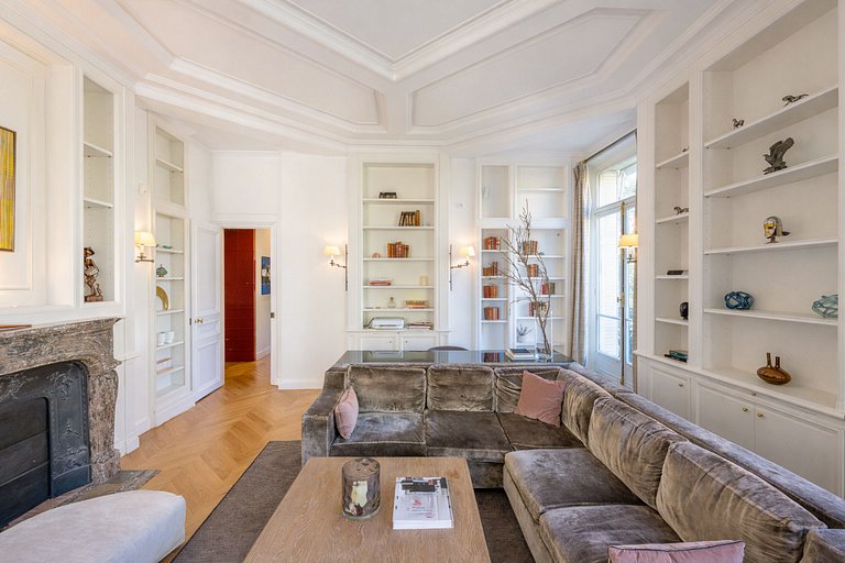 Par070 - Luxury apartment in Saint Germain