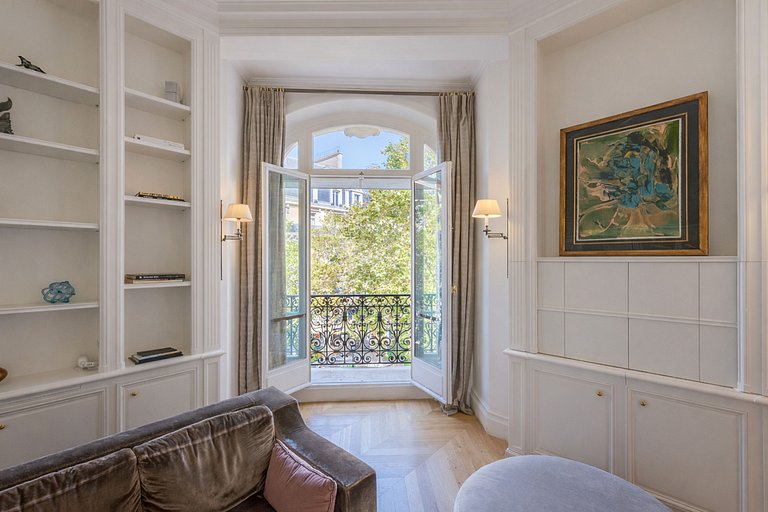 Par070 - Luxury apartment in Saint Germain