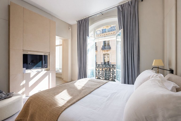 Par070 - Luxury apartment in Saint Germain