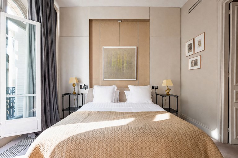 Par070 - Luxury apartment in Saint Germain